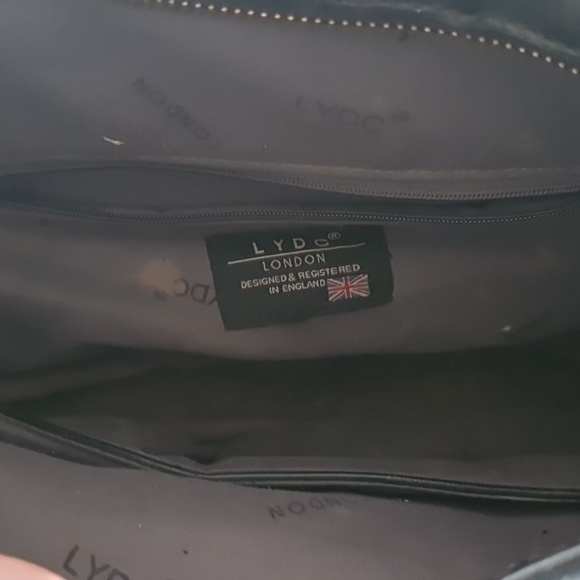 a handbag with chains - Picture 3 of 5